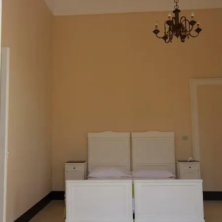 Palazzo Smeraldo Guest house *